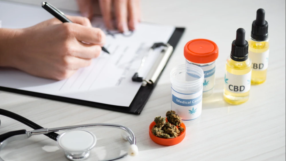 Трамп опубликовал видео, призывающее упростить медицинское обращение продуктов из марихуаны / Фото: LightField Studios / Shutterstock.com