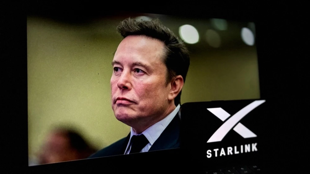 SpaceX Илона Маска создала созвездие низкоорбитальных спутников Starlink. Неожиданно оно стало инструментом геополитики / Фото: bella1105 / Shutterstock.com