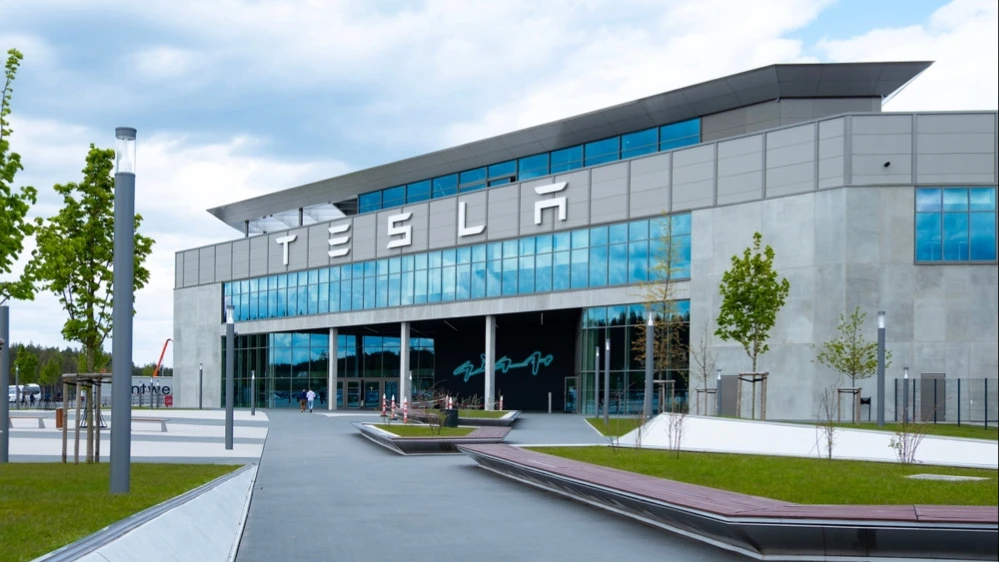 Сентябрь может стать одним из лучших месяцев для акций Tesla / Фото: Kittyfly / Shutterstock.com