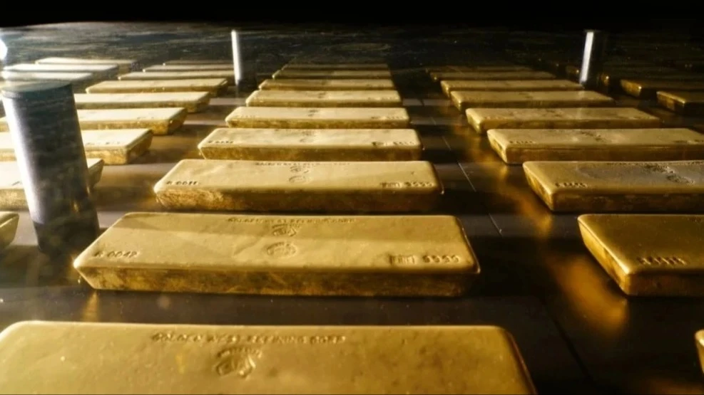 Gold mining stocks outperform chip makers rally despite AI boom