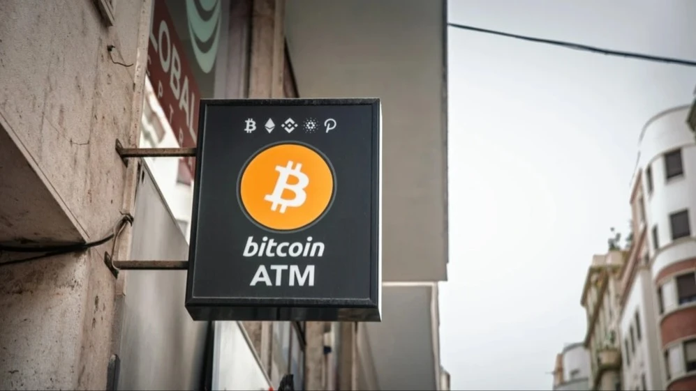 Молодое поколение инвесторов все чаще предпочитают биткоин золоту в качестве средства сбережения, утверждают в инвесткомпании VanEck / Фото: BalkansCat / Shutterstock.com