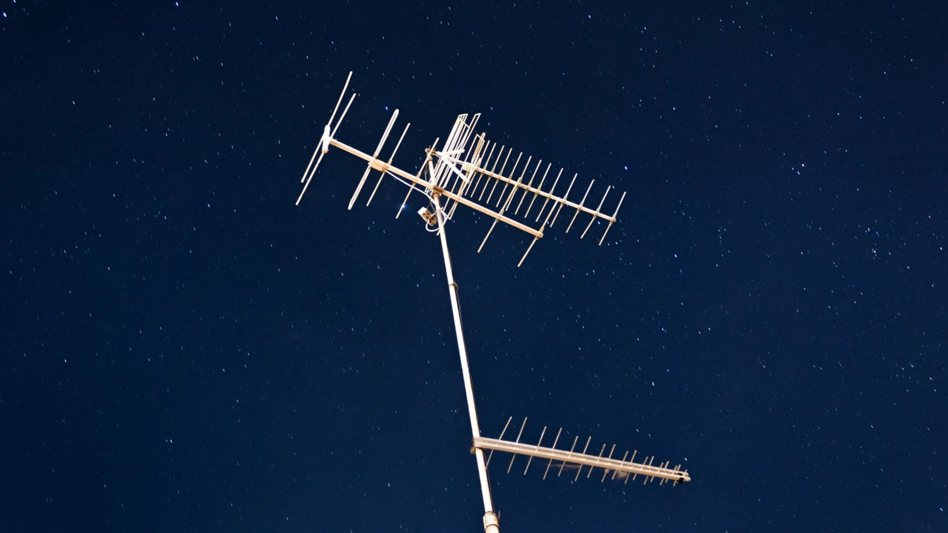 Starlink Илона Маска навязывает конкуренцию AST / Фото: Unsplash/Antonino Visalli