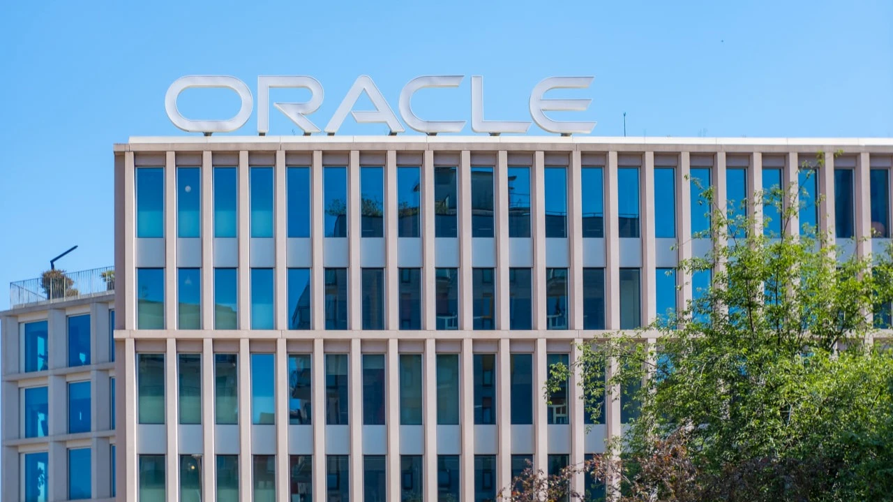 Падение акций Oracle из-за маржи аналитики называют возможностью для инвесторов / Фото: Kittyfly / Shutterstock.com