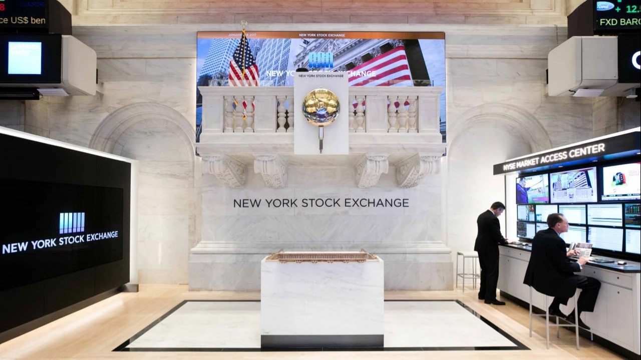 S&amp;P 500 and Nasdaq indexes hit records despite the ongoing shutdown