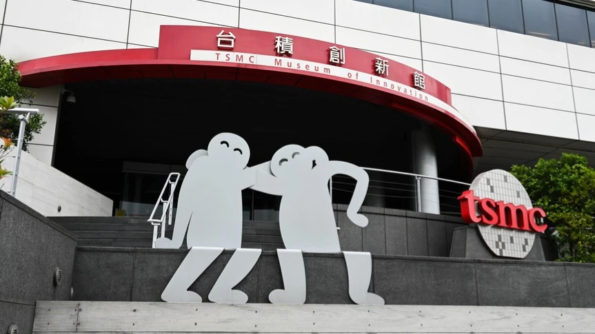 Leading chipmaker TSMC reported earnings above forecasts. Is the stock worth buying?