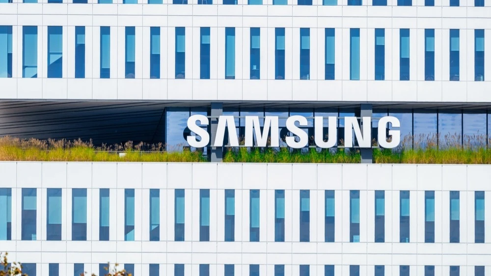 Shares of Samsung and Hynix soared to a record after a trading halt. Whats the reason?