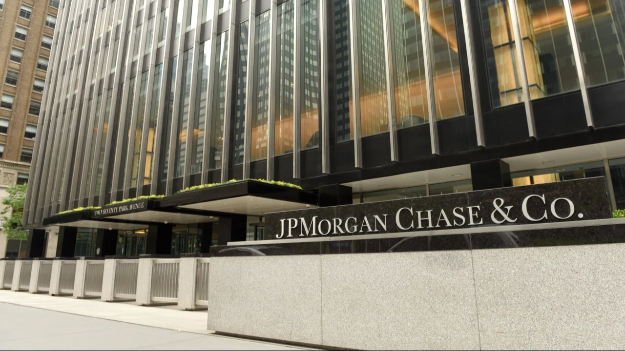 Начался сезон корпоративной отчётности: квартал открывают крупнейшие банки — JPMorgan, Goldman Sachs, Citigroup и Wells Fargo / Фото: Bumble Dee / Shutterstock.com