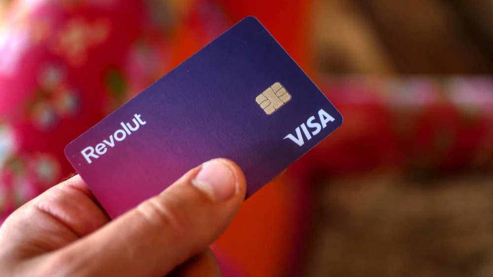 Revolut необходима полная лицензия для выход на рынок кредитования в Великобритании / Фото: Igor Paszkiewicz / Shutterstock.com