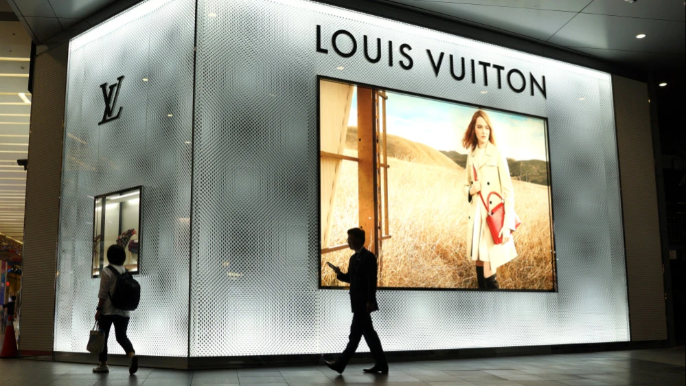 Продажи LVMH в третьем квартале выросли на 1% после снижения выручки в первом полугодии / Фото: TY Lim / Shutterstock.com