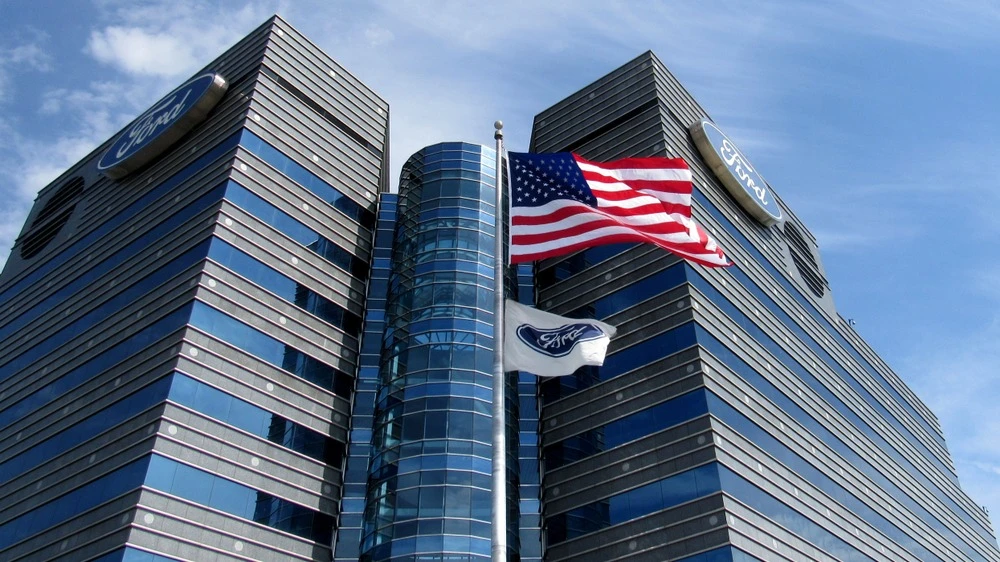 Trump ready to ease duties on imports of parts for U.S. auto industry - Bloomberg