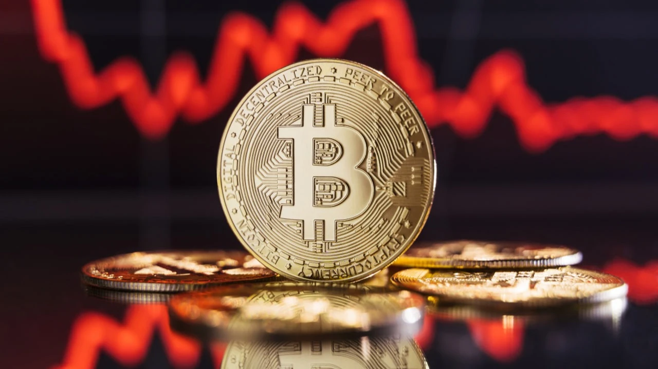 Bitcoin fell in price to $105k as US bank stocks tumble