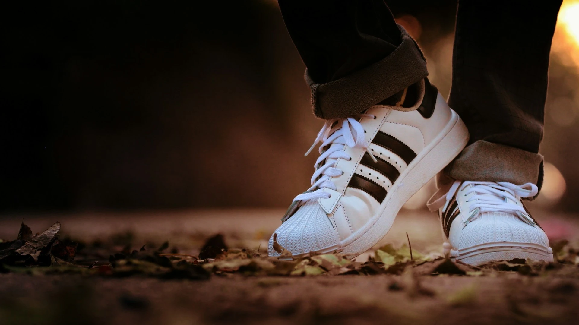 Рекордные продажи и повышение прогноза прибыли не поддержали котировки Adidas / Фото: Unsplash / Waqar Khalid