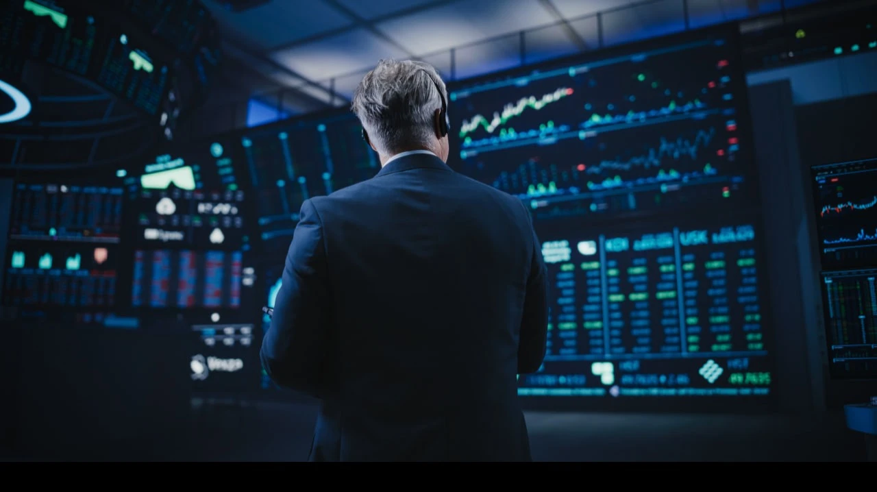 Hedge funds have broken the pre-crisis record for money inflows. How do they attract investors?