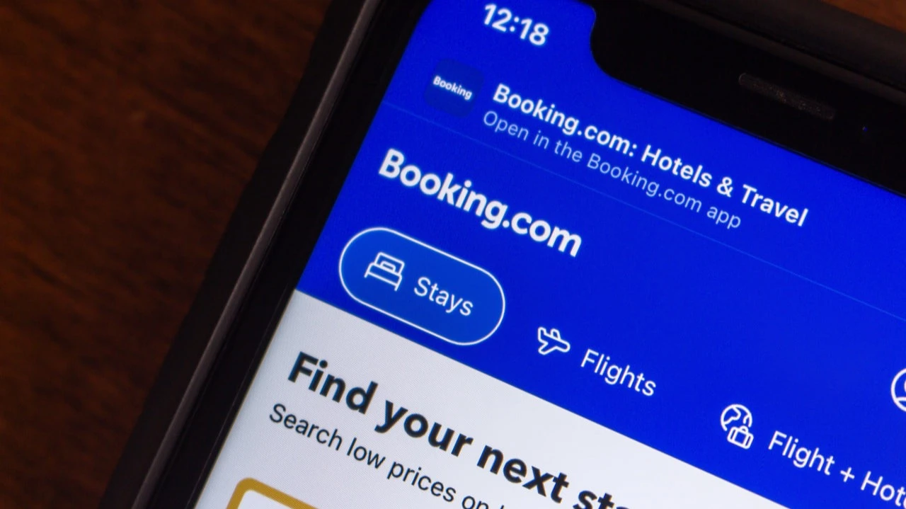 Two banks have raised their target prices on Booking shares. Is it worth buying them now?