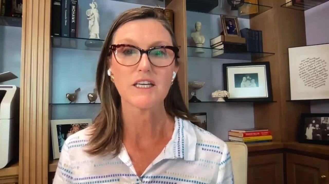 Сектор искусственного интеллекта может столкнуться с «проверкой реальностью», считает Кэти Вуд / Фото: ARK Invest