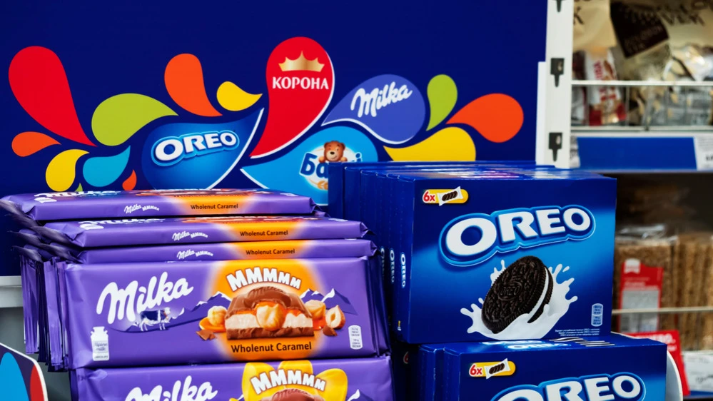 The maker of Oreo cookies worsened its outlook due to high cocoa prices. Shares collapsed