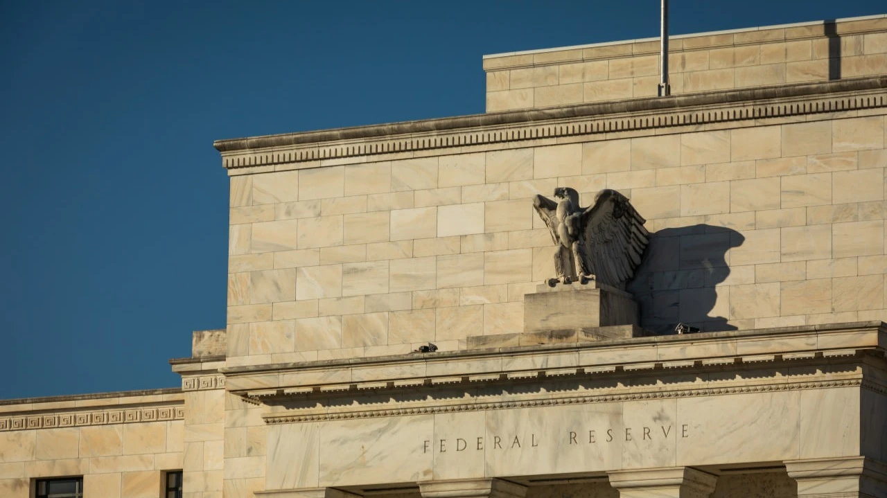Morning in New York: the Fed is on the ropes