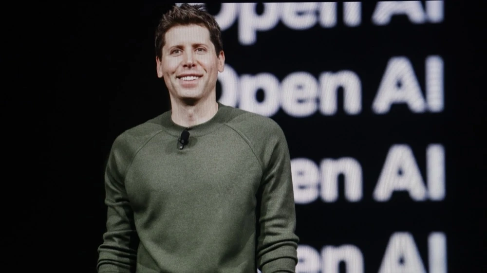 Глава OpenAI Сэм Альтман считает выход на биржу «наиболее вероятным» путем для компании, учитывая будущие потребности в капитале и планы по созданию гигантских дата-центров. Фото: Photo Agency / Shutterstock.com