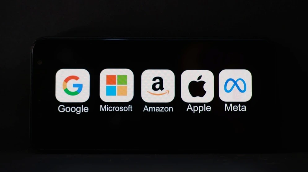 Искусственный интеллект остается главным драйвером роста крупнейших технологических компаний / Фото: Poetra.RH / Shutterstock.com