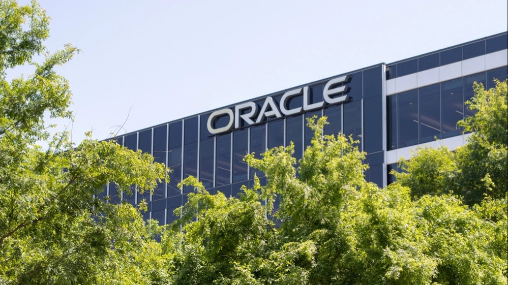 Oracle ждет роста выручки от своей платформы ИИ-данных примерно на 50% в год в течение пяти лет / Фото: Tada Images/ Shutterstock.com