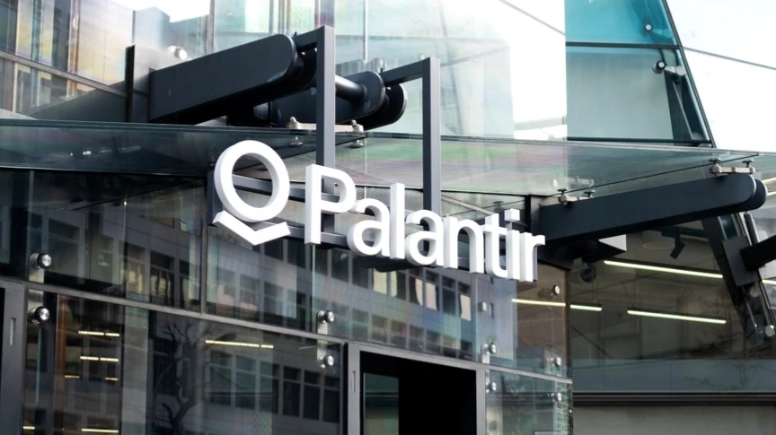 Разработчик ИИ прогнозирует рекордную годовую выручку в $4,4 / Фото: Hiroshi-Mori-Stock / Shutterstock.com