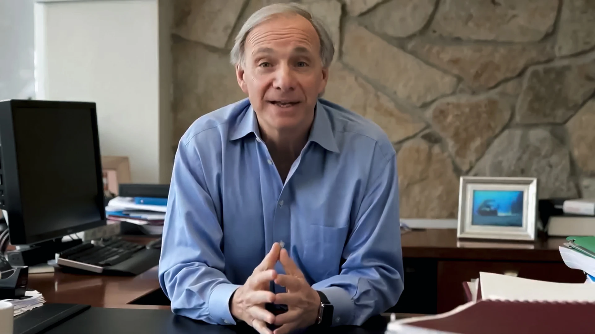 Снижение ставки ФРС может привести не к стабилизации экономики, а к очередному витку спекуляций, считает Рэй Далио / Фото: X / RayDalio