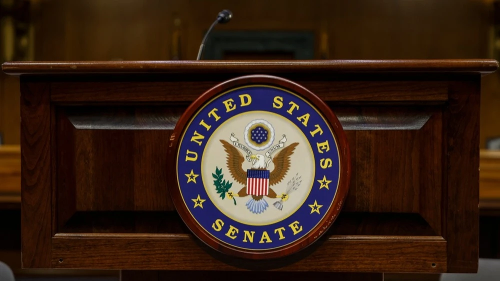 Законопроект о прекращении шатдауна в США успешно прошел принципиальное голосование в американском Сенате/ Фото: Mehmet Eser / Shutterstock.com