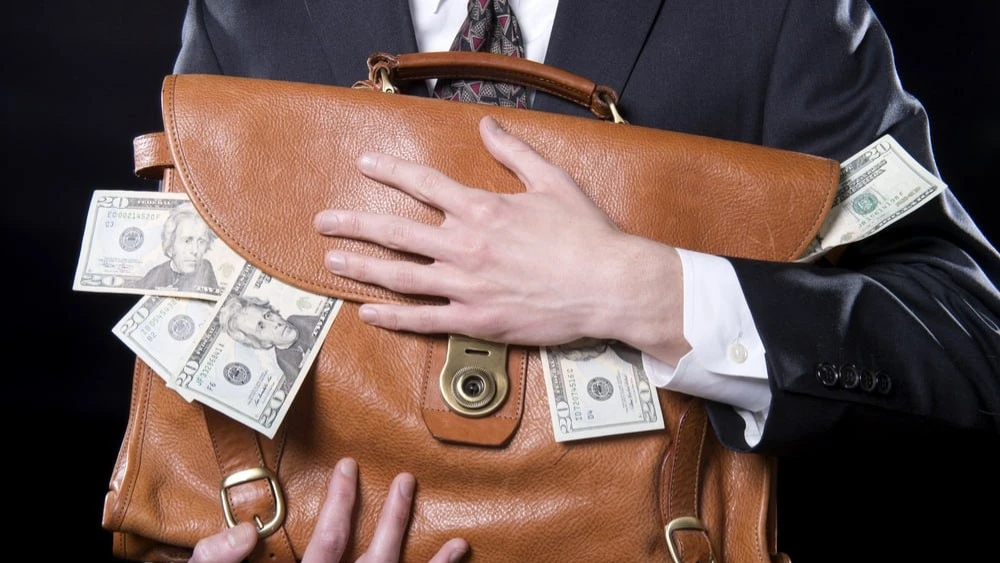 С 2008 года структура мирового портфеля резко сместилась: выросла доля акций и активов США, а среди альтернатив ускоренно растут золото, частные рынки и криптовалюты. Фото: jefftakespics2 / Shutterstock