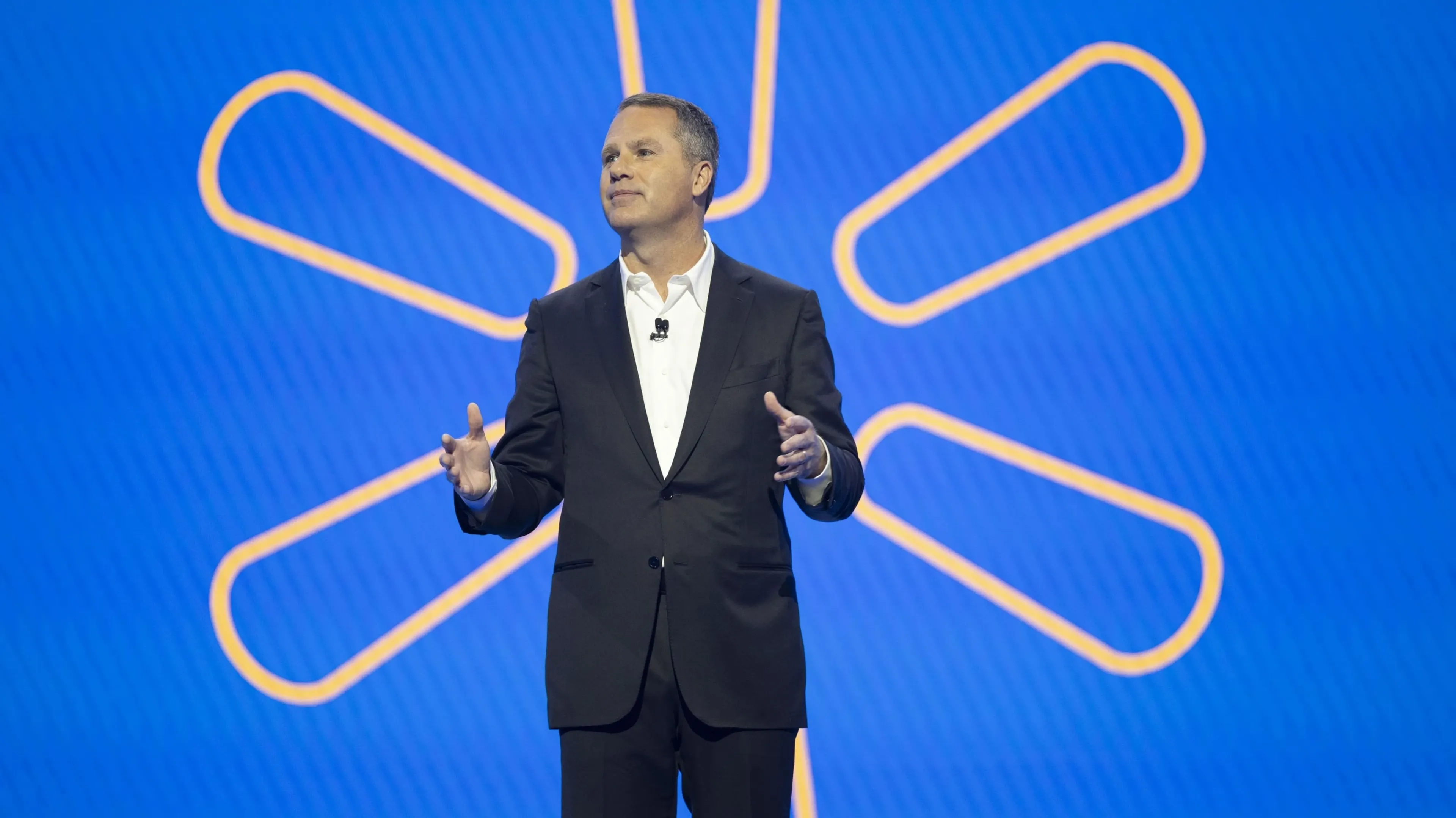 Гендиректор Walmart Даг Макмиллон уходит в отставку / Фото: Walmart