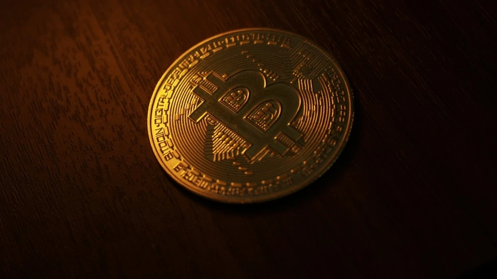 Highlights for the morning: bitcoin weakens, oil gets cheaper, AI investment in Japan rises