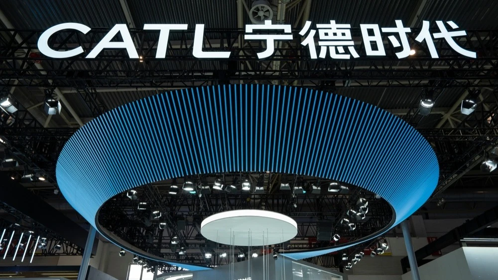 Акции CATL упали на фоне продажи доли / Фото: Tada Images / Shutterstock.com