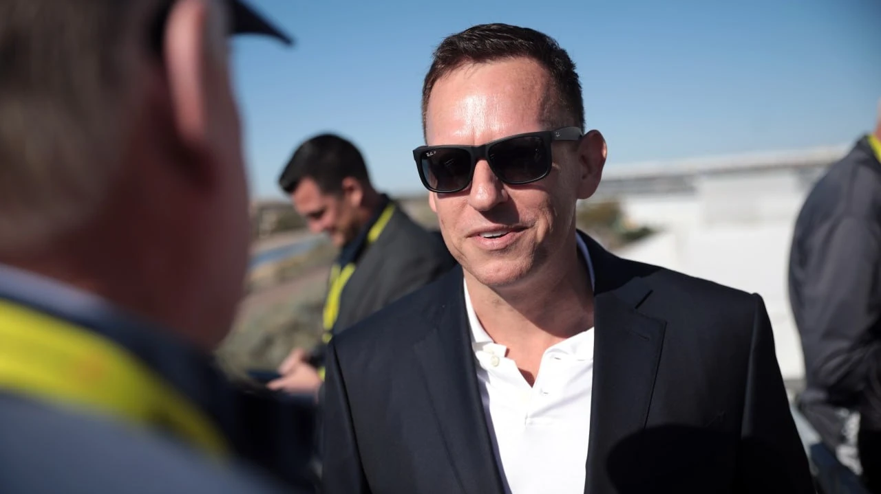 В портфеле фонда Питера Тиля Thiel Macro всего три акции — Tesla, Microsoft и Apple / Фото: Flickr / Gage Skidmore