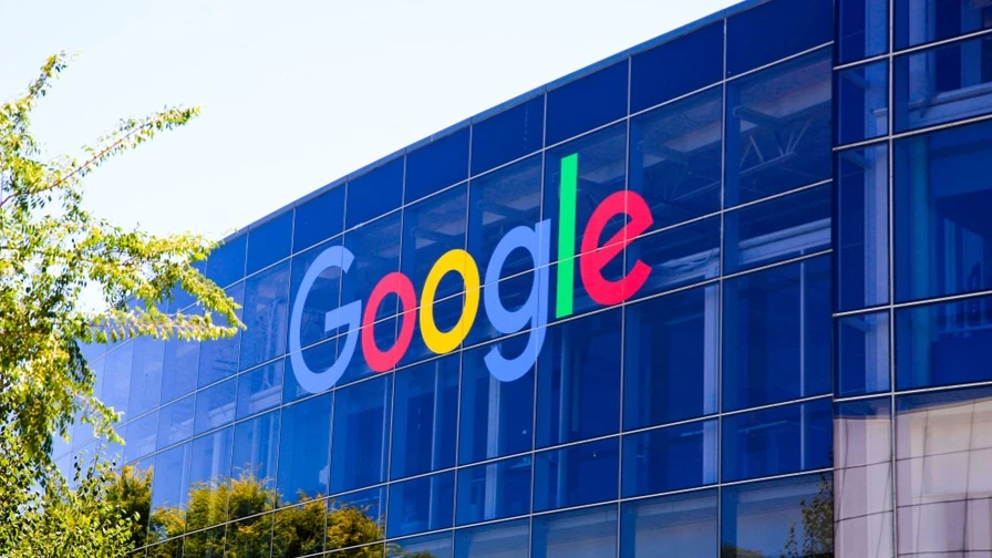 За последние месяцы инвесторы перешли от сомнений к восприятию Alphabet как одного из возможных лидеров в ИИ, отмечают эксперты Уолл-стрит / Фото: Valeriya Zankovych/Shutterstock.com