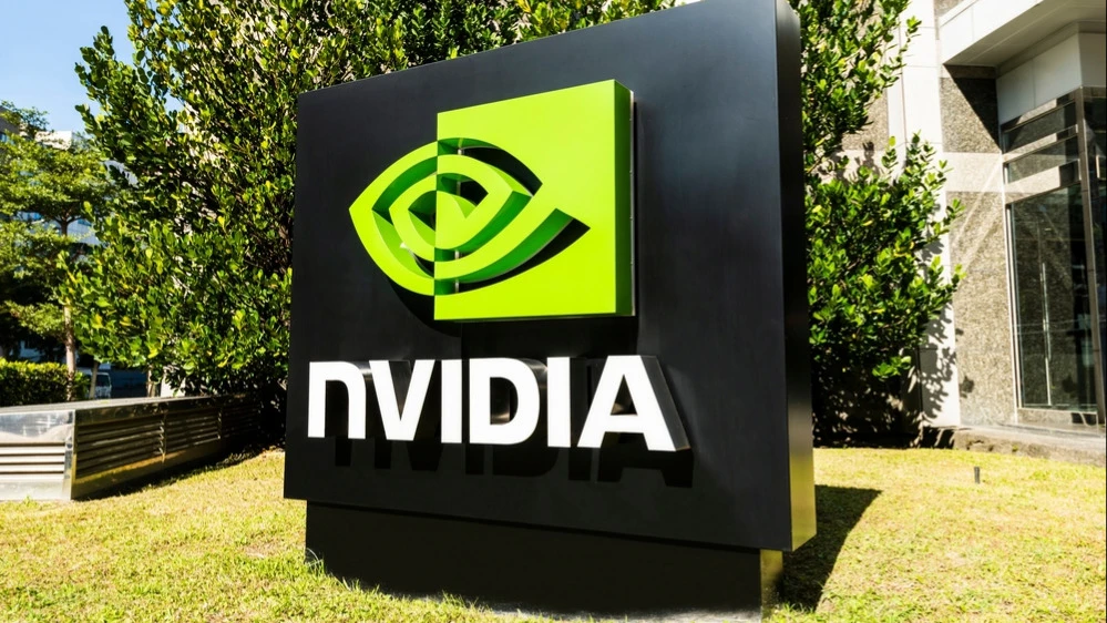 Nvidia ожидает в четвертом квартале рекордную выручку в размере до $65 млрд / Фото: Jack Hong / Shutterstock.com