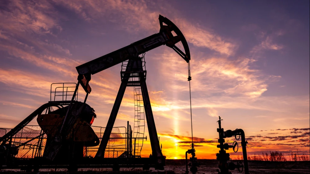 Oil cheaper by 2% amid progress on peace plan work