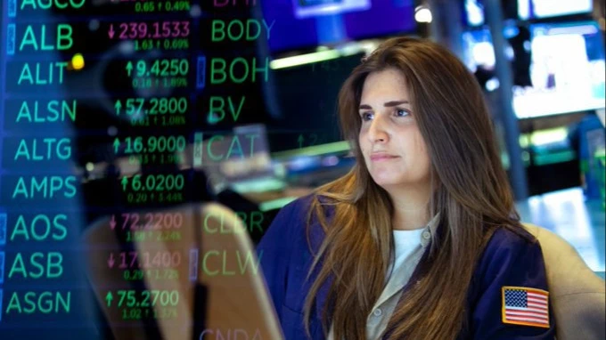 U.S. stocks rise for a third day amid hopes of a Fed rate cut. Santas rally to be?