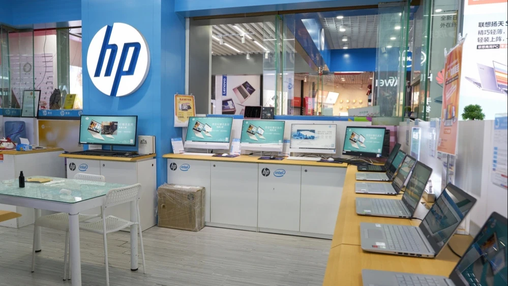 HP disappointed with its profit forecast and announced layoffs of up to 6,000 people. Shares fell