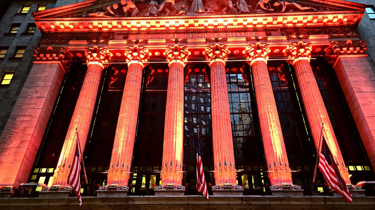 Bank for millionaires in a pessimistic scenario awaits a 30% share collapse. The risk is in AI