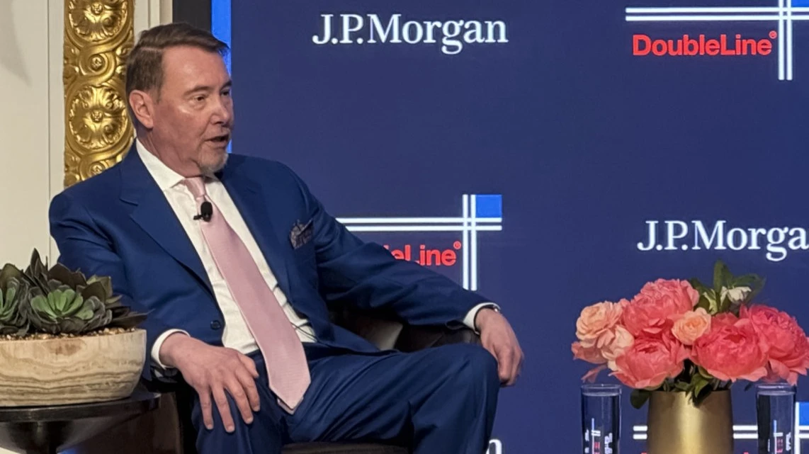 Гандлах считает, что из-за нарастающих рисков инвесторам нужно переходить в защиту / Фото: linkedin.com / DoubleLine