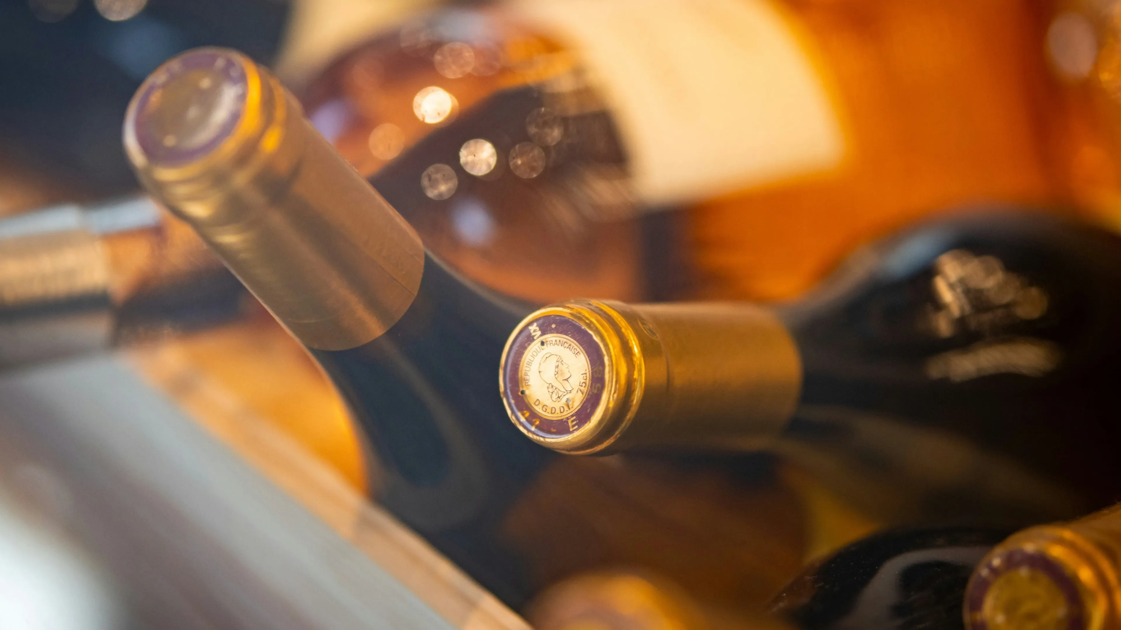 Идея подписки на вино превратилась во вполне массовый формат: этот рынок оценивается в $12,4 млрд. Фото: the blowup / Unsplash