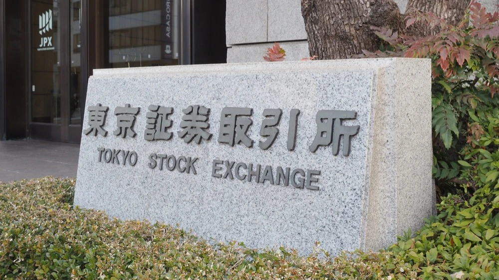 World markets started December with a decline. Investors are waiting for important economic data