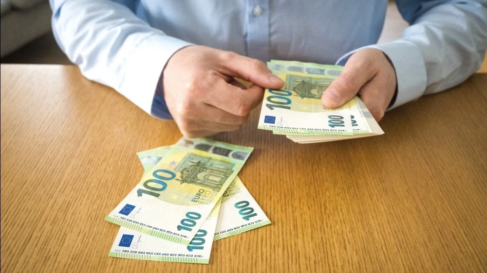 «Банки, которые еще не приняли меры, должны будут осуществить действия по снижению рисков», пишет Politico / Фото: Shutterstock / Blaszko