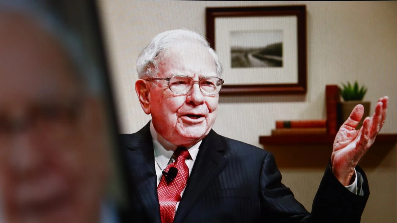 Lessons from Warren Buffett: how to invest in yourself and live to 100 years old