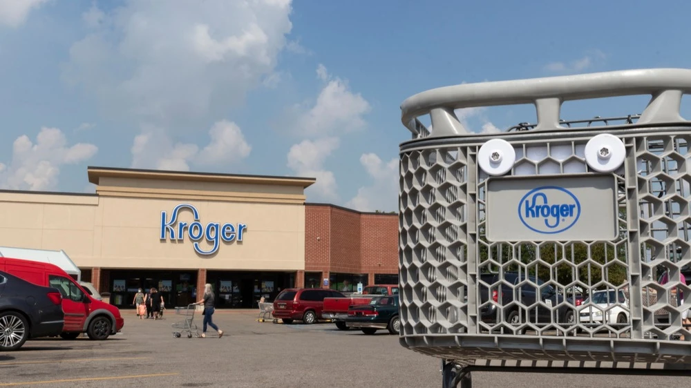 Kroger lowers its full-year sales forecast. Whats weighing on the retailer?