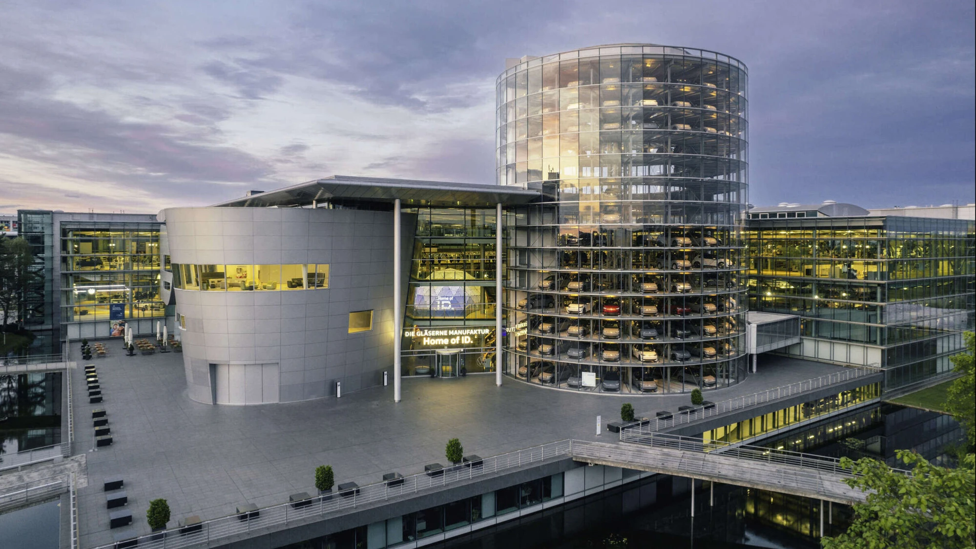 Something like Stanford: Volkswagen is repurposing its Dresden plant into an AI center