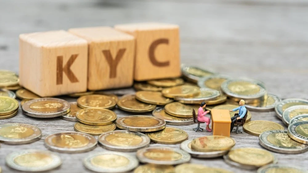 Де-факто граждане России в Европе уже давно относятся к категории высокого риска: даже при наличии паспорта или вида на жительство в ЕС им сложно открыть счет в банке / Фото: Shutterstock.com