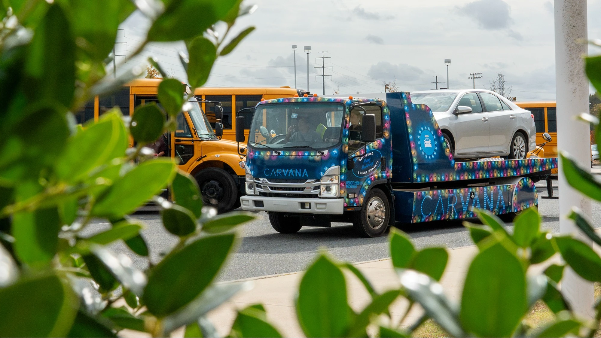 Акции Carvana подорожали почти вдвое в 2025 году / Фото: X/Carvana