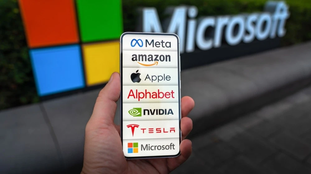 Эд Ярдени пересматривает прогноз в отношении семерки крупнейших бигтехов на фоне усиливающейся конкуренции и замедления роста прибыли этих компаний / Фото: Shutterstock / gguy