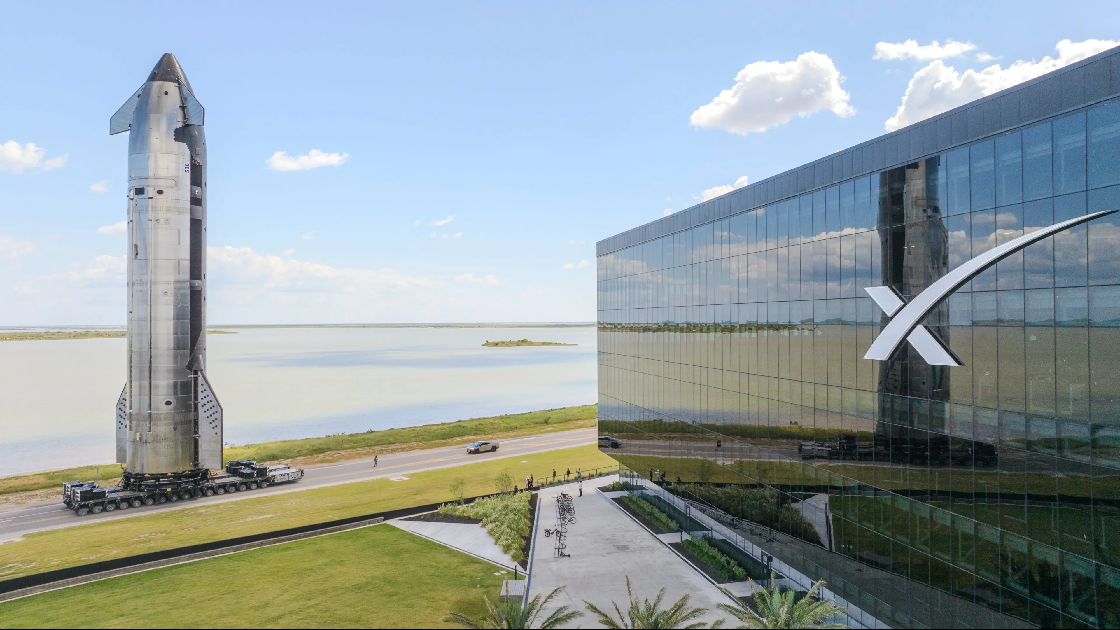 По данным The Information, SpaceX обсуждает возможность в следующем году провести IPO, которое может стать одним из крупнейших в истории / Фото: X / SpaceX