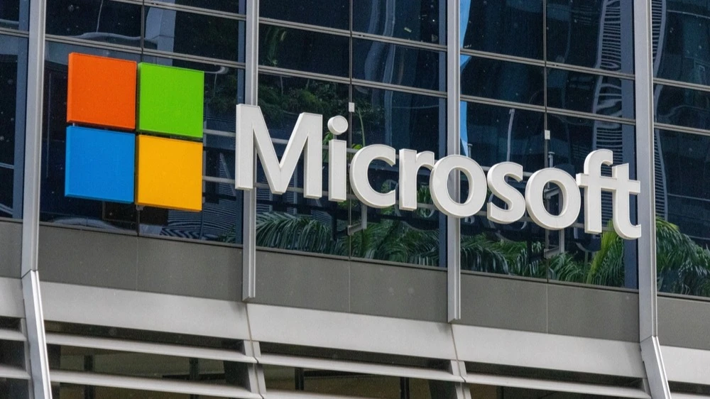 IT-бюджеты компаний в 2026 году увеличатся на 3,7%, свидетельствует опрос KeyBanc директоров ИТ-отделов, бенефициаром их будущих трат, скорее всего, станет Microsoft / Фото: Tang Yan Song / Shutterstock